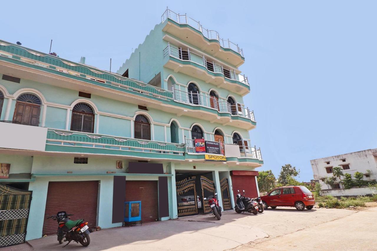 SPOT ON 37040 Hotel Ayushman Palace Bilāspur Exterior foto